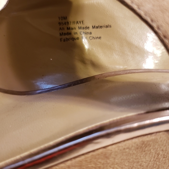 Women's Shoes - Picture 2 of 5